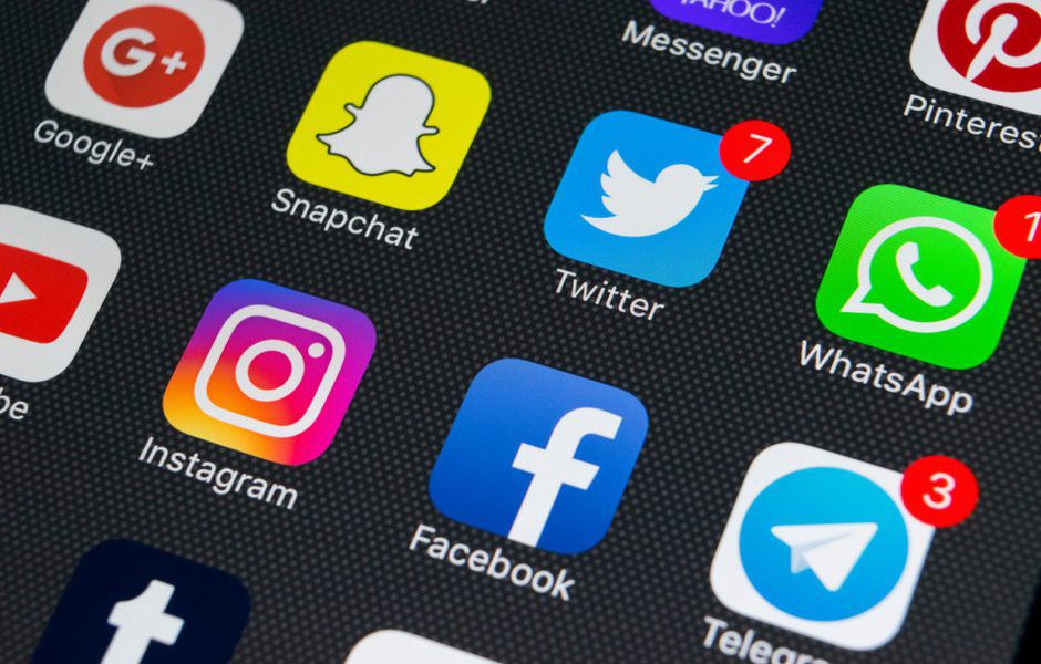 چگونه شبکههای اجتماعی وقت ما را هدر میدهند؟ how social media waste our time 737623634 - چگونه شبکههای اجتماعی وقت ما را هدر میدهند؟