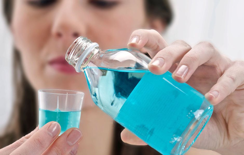 how to floss 45654647 compressed - چگونه نخ دندان بکشیم؟