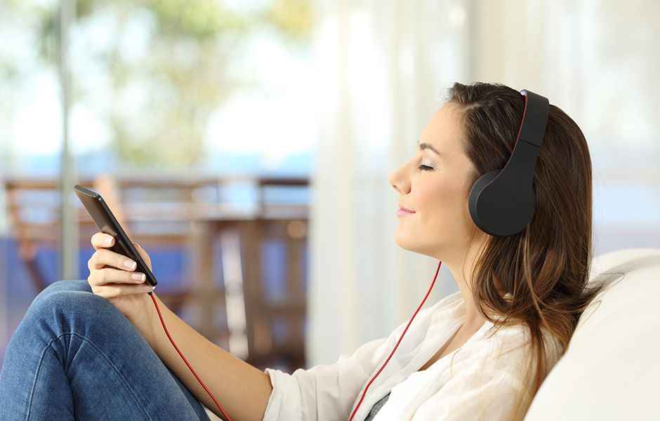 how to stay productive at work 43645767 - چگونه انرژی مثبت خود را در محیط کار حفظ کنیم؟