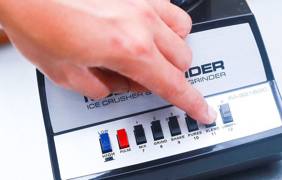 how to make strawberry smoothie 43565457 - چگونه اسموتی توت فرنگی درست کنیم؟