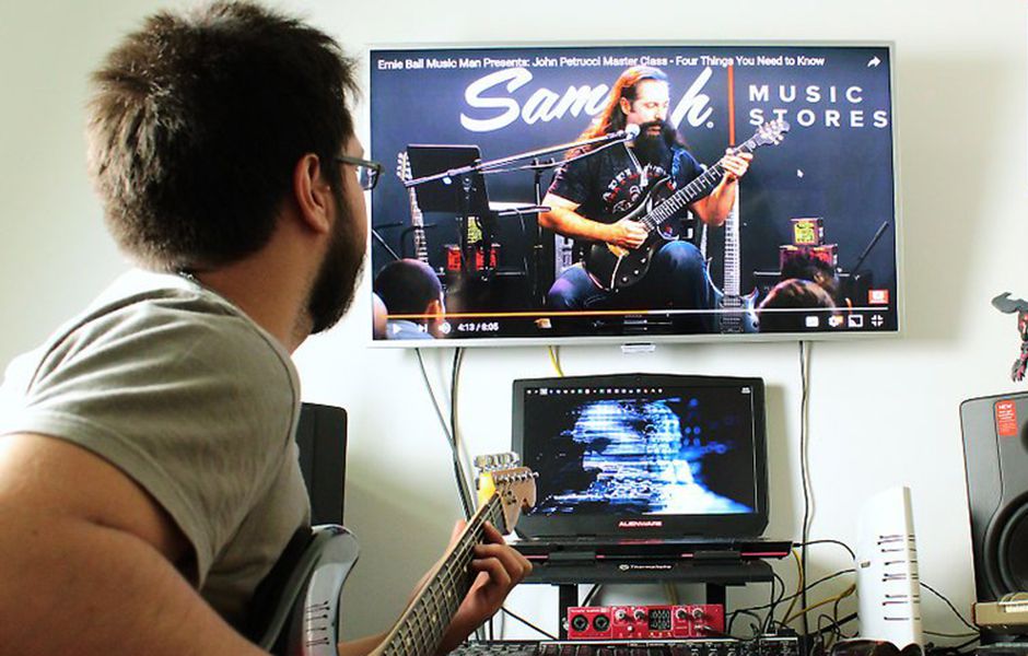 how to play electric guitar 326457657 - چگونه گیتار الکتریک بزنیم؟