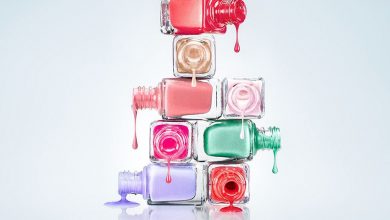 how to dry nail polish quickly 23432434 390x220 - چگونه لاک ناخن را سریع خشک کنیم؟