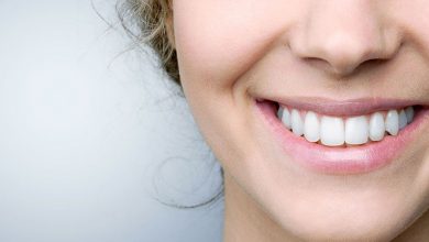 how to whiten teeth 3424324 390x220 - چگونه دندان هایمان را سفید کنیم؟