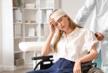 How many hours after a head injury is it dangerous 1 220x150 - سرگیجه و حالت تهوع به چه علت رخ می دهد؟