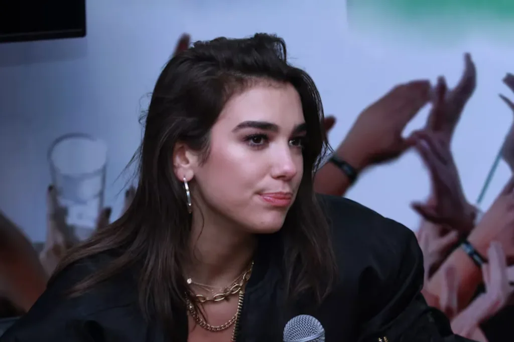 dua lipa 2 1024x683 1 - دوا لیپا در صدر فهرست ثروتمندترین افراد زیر ۳۰ سال؛ ثروت ۹ رقمی خواننده انگلیسی!