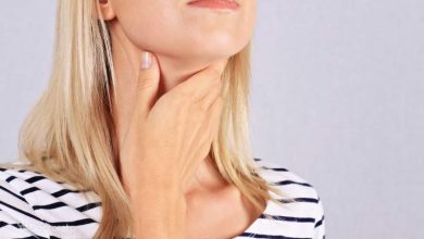 Thyroid cancer symptoms 2 390x220 - بررسی تمامی علائم سرطان تیروئید