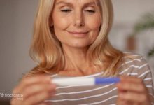 pregnancy during menopause 1 220x150 - آیا امکان مشاهده علائم حاملگی در دوران یائسگی وجود دارد؟